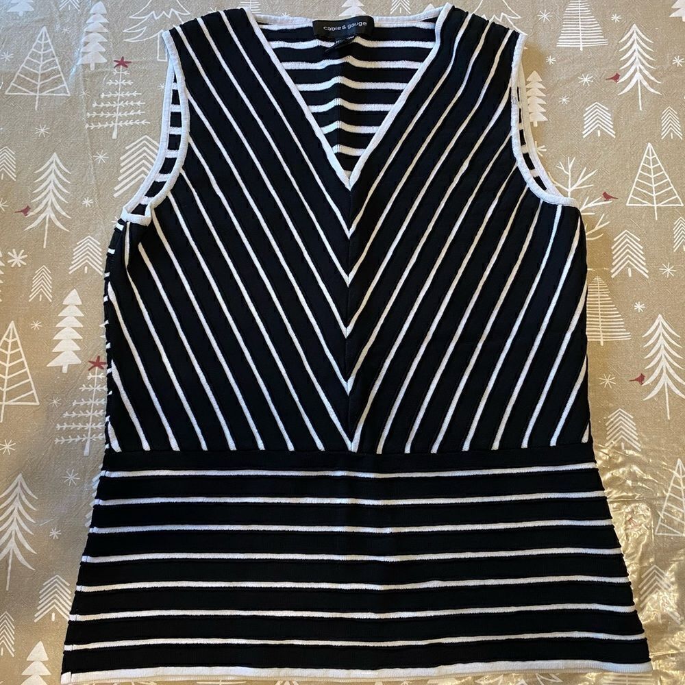 🌺3 for $30🌺Cable & Gauge Black and White Striped Tank Top, size M. (S120)